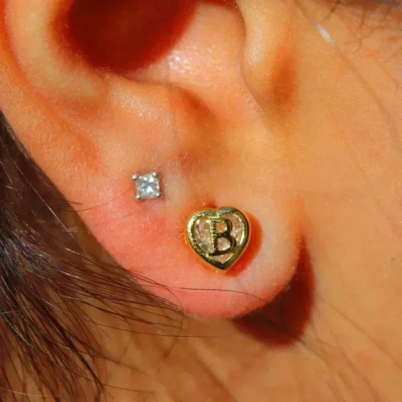 🎁Gift 💝Heart Initial Stud Earrings for Women Teen Girls Mom Daughter, ELDM153G - Picture 3 of 11